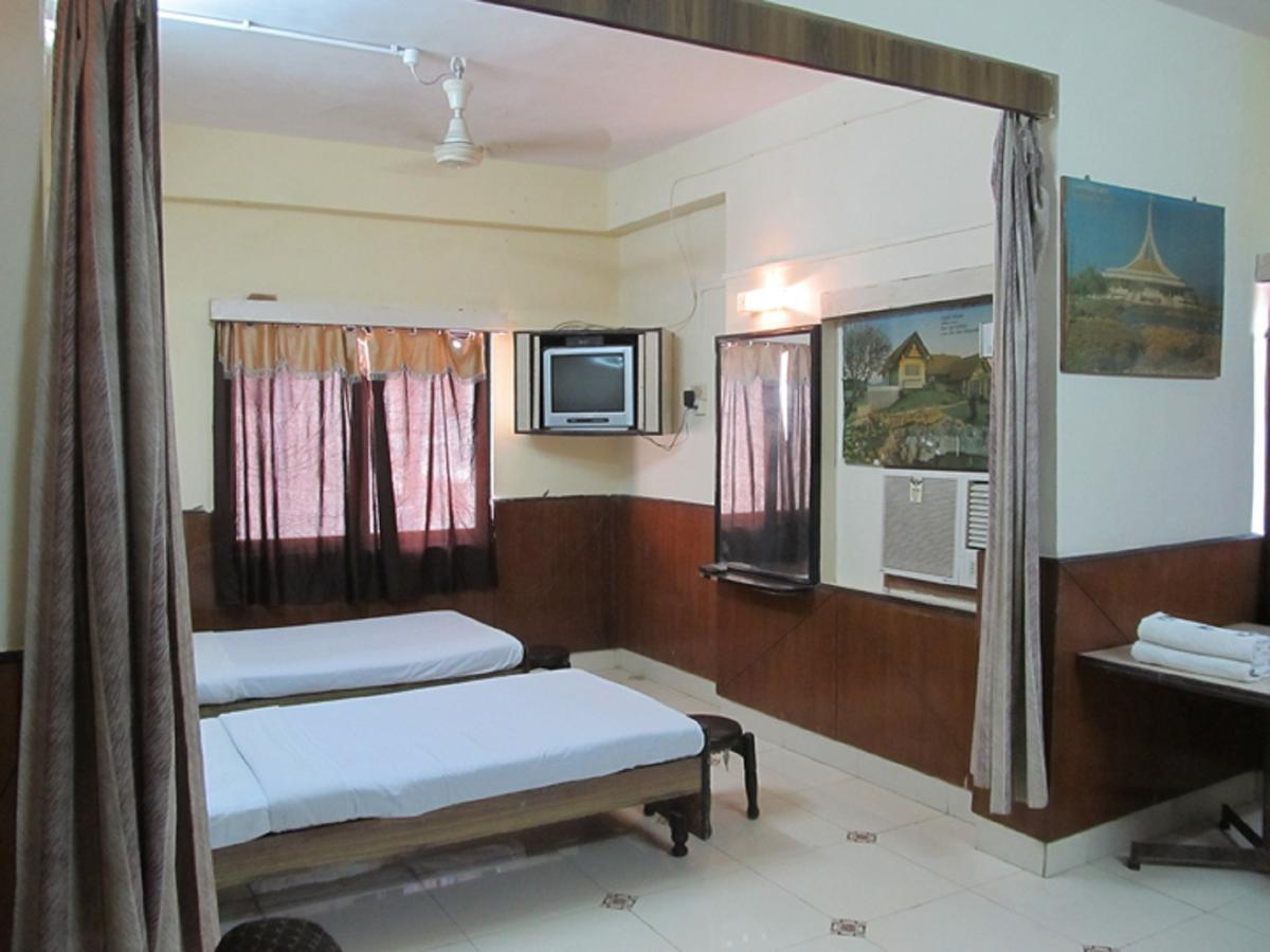 Diamond Hotel Daman Bilik gambar